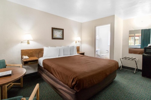 Eureka Town House Motel - Historic Old Town image 23