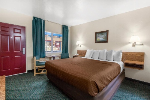 Eureka Town House Motel - Historic Old Town image 24