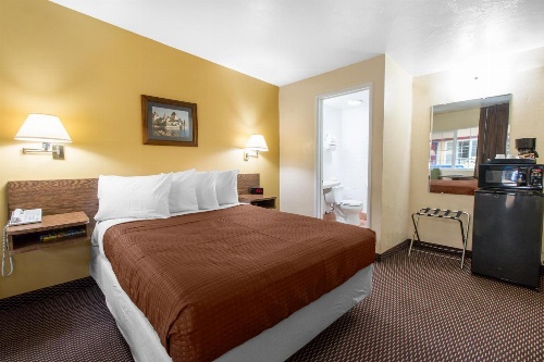 Eureka Town House Motel - Historic Old Town image 3